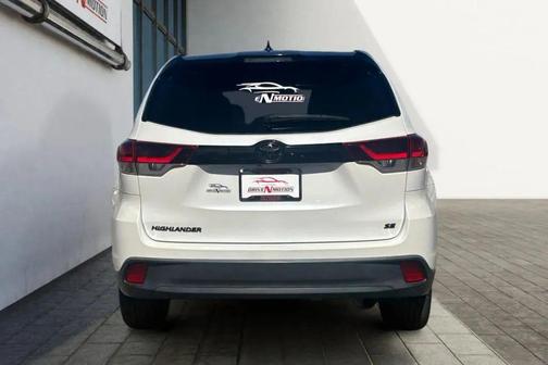 Blizzard Pearl 2019 Toyota Highlander SE