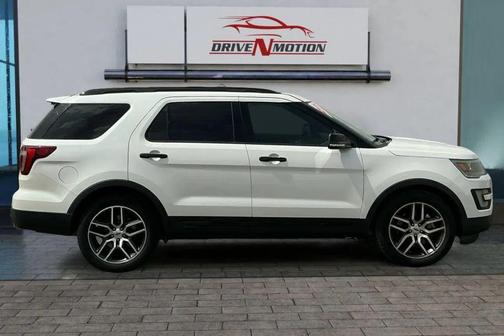 White Platinum Metallic Tri-Coat 2017 Ford Explorer sport