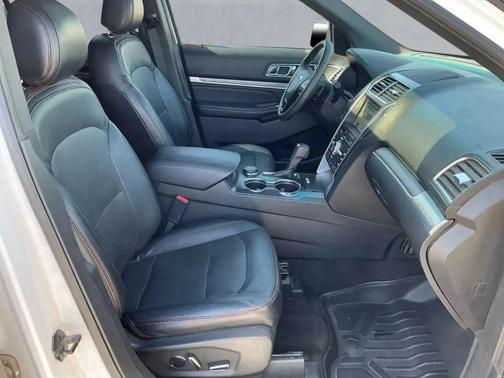 White Platinum Metallic Tri-Coat 2017 Ford Explorer sport