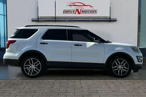 White Platinum Metallic Tri-Coat 2017 Ford Explorer sport