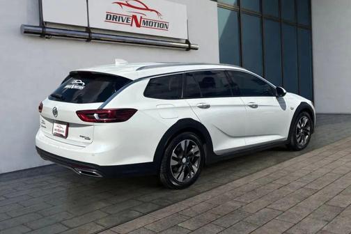 White Frost Tricoat 2018 Buick Regal TourX Preferred
