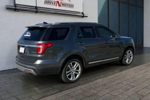 Magnetic Metallic 2016 Ford Explorer XLT