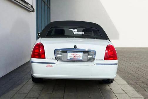 2011 Lincoln Town Car Signature