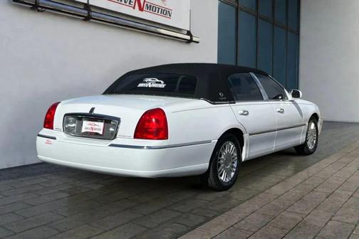 2011 Lincoln Town Car Signature