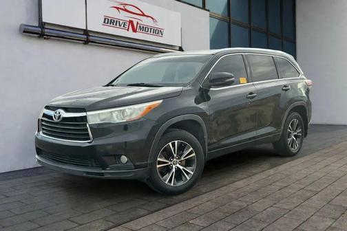 Midnight Black Metallic 2016 Toyota Highlander XLE