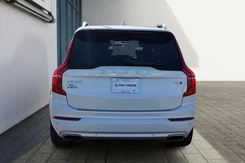 White 2018 Volvo XC90 T6 Momentum