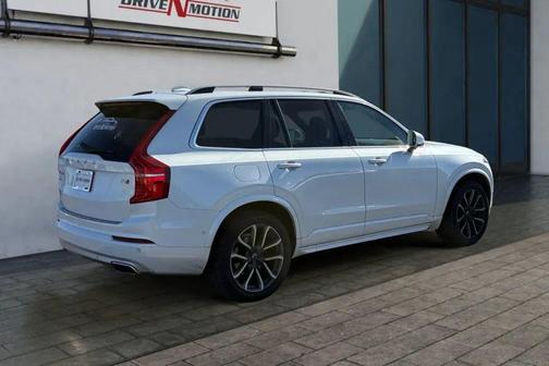 White 2018 Volvo XC90 T6 Momentum