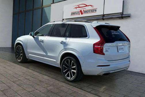 White 2018 Volvo XC90 T6 Momentum