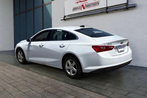 White Pearl Metallic Tricoat 2023 Chevrolet Malibu 1LS