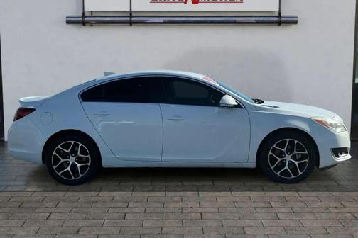 Summit White 2017 Buick Regal Turbo Sport Touring