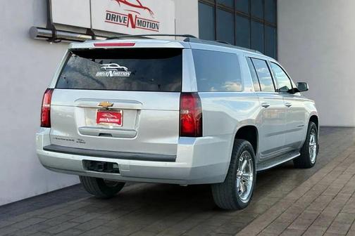 Silver Ice Metallic 2017 Chevrolet Suburban LT