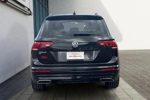Black Uni 2021 Volkswagen Tiguan 2.0T SE R-Line Black
