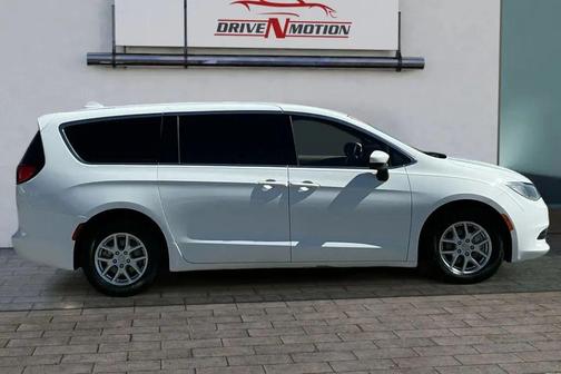 2017 Chrysler Pacifica LX