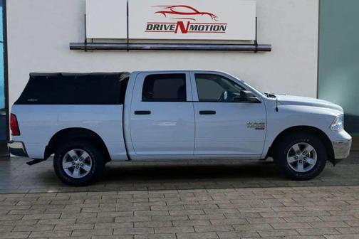 Bright White Clearcoat 2022 RAM 1500 Classic SLT
