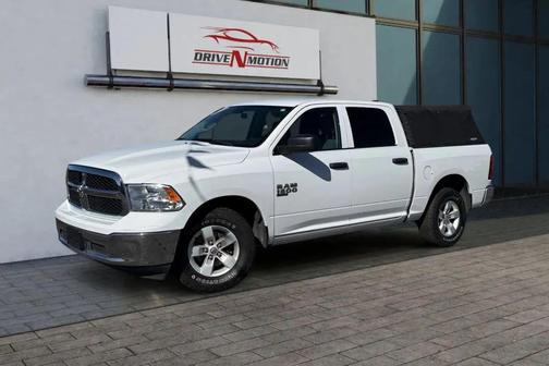 Bright White Clearcoat 2022 RAM 1500 Classic SLT