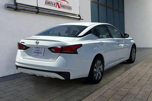 Glacier White 2024 Nissan Altima S FWD