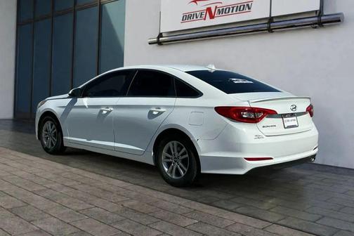 Quartz White Pearl 2016 Hyundai SONATA SE