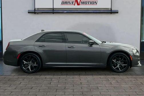 2022 Chrysler 300 Touring