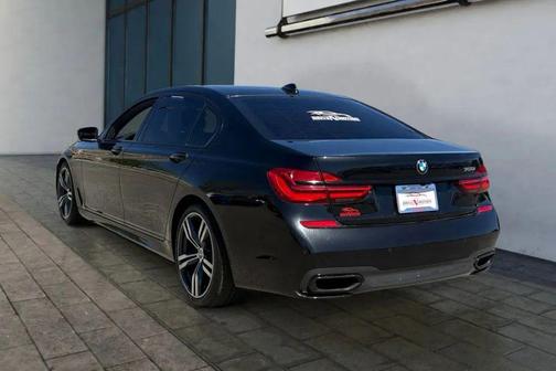 Black Sapphire Metallic 2019 BMW 750 I