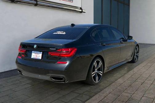 Black Sapphire Metallic 2019 BMW 750 I