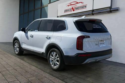 Glacial White Pearl 2022 Kia Telluride LX