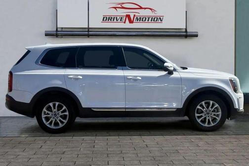 Glacial White Pearl 2022 Kia Telluride LX