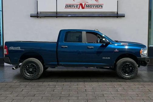 Patriot Blue Pearlcoat 2022 RAM 2500 Big Horn Crew Cab 4x4 6'4' Box