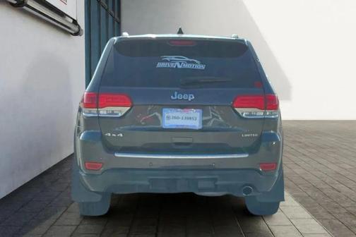 Granite Crystal Metallic Clearcoat 2017 Jeep Grand Cherokee Limited