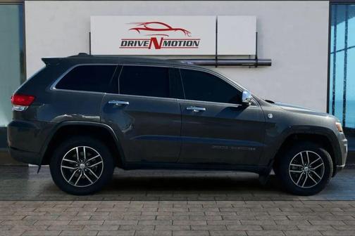 Granite Crystal Metallic Clearcoat 2017 Jeep Grand Cherokee Limited
