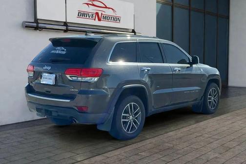 Granite Crystal Metallic Clearcoat 2017 Jeep Grand Cherokee Limited