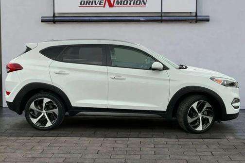 Winter White 2016 Hyundai TUCSON Sport