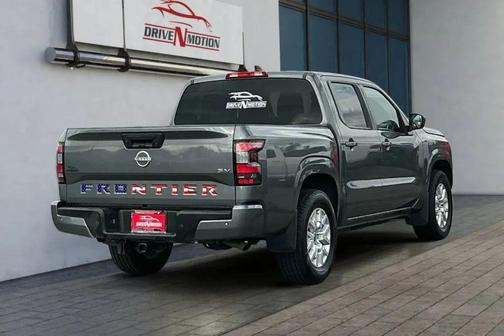 2022 Nissan Frontier SV