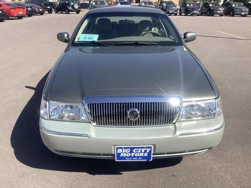 Photo 2 of 38 of 2004 Mercury Grand Marquis GS