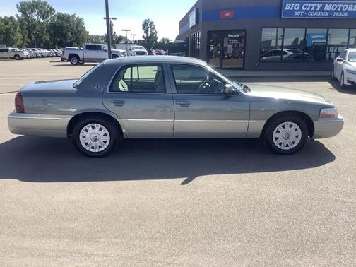 Photo 4 of 38 of 2004 Mercury Grand Marquis GS