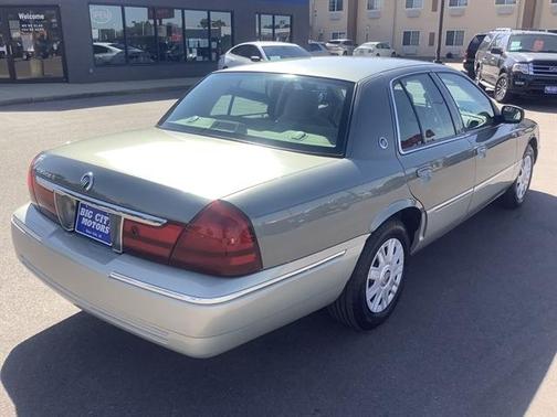 Photo 5 of 38 of 2004 Mercury Grand Marquis GS