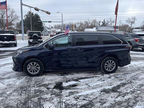 2024 Toyota Sienna LE
