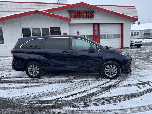 2024 Toyota Sienna LE