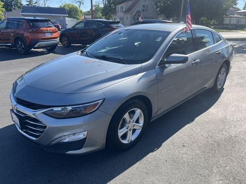 Sterling Gray Metallic 2023 Chevrolet Malibu FWD 1LT