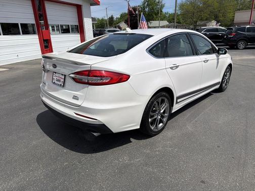 White Platinum Metallic Tri-Coat 2019 Ford Fusion SEL