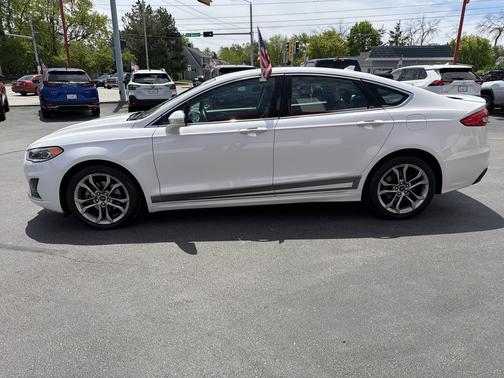 White Platinum Metallic Tri-Coat 2019 Ford Fusion SEL