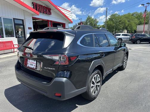 Crystal Black Silica 2023 Subaru Outback Premium