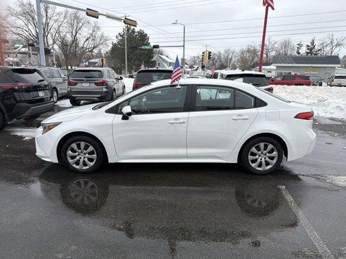 2022 Toyota Corolla LE