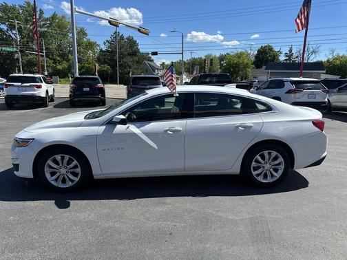 Summit White 2023 Chevrolet Malibu FWD 1LT