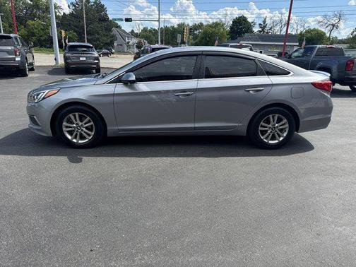 2016 Hyundai SONATA SE