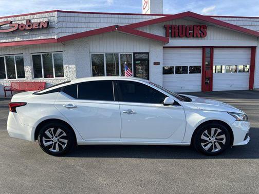 Glacier White 2021 Nissan Altima S FWD