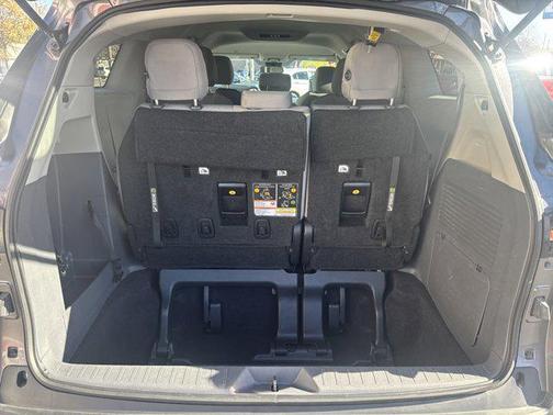 2024 Toyota Sienna LE