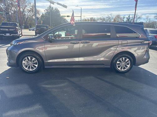 2024 Toyota Sienna LE