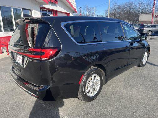 2023 Chrysler Pacifica Touring