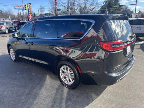 2023 Chrysler Pacifica Touring