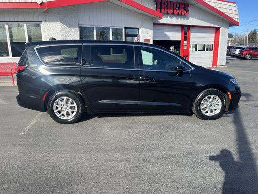 2023 Chrysler Pacifica Touring